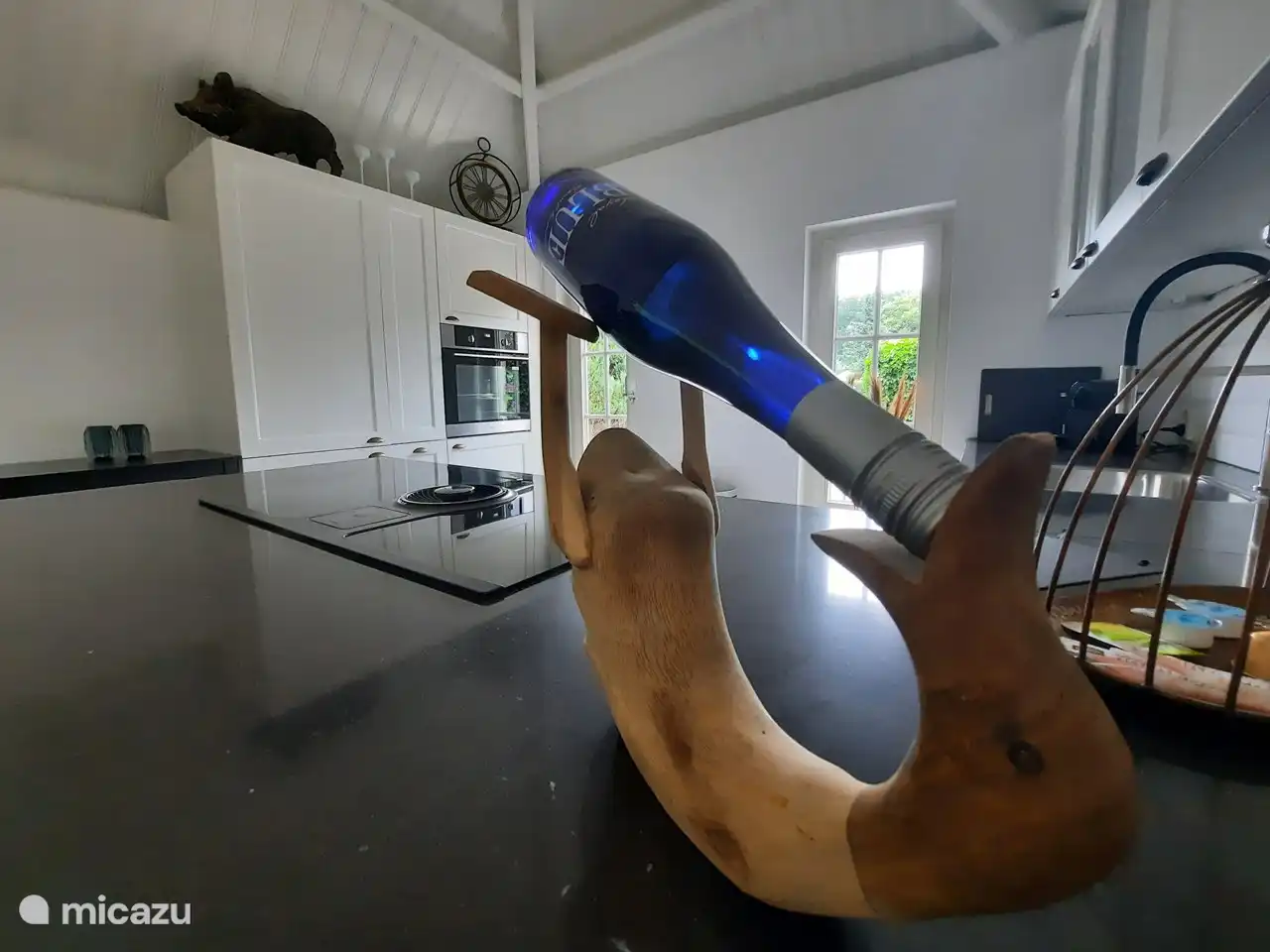 View from the kitchen island to the kitchen