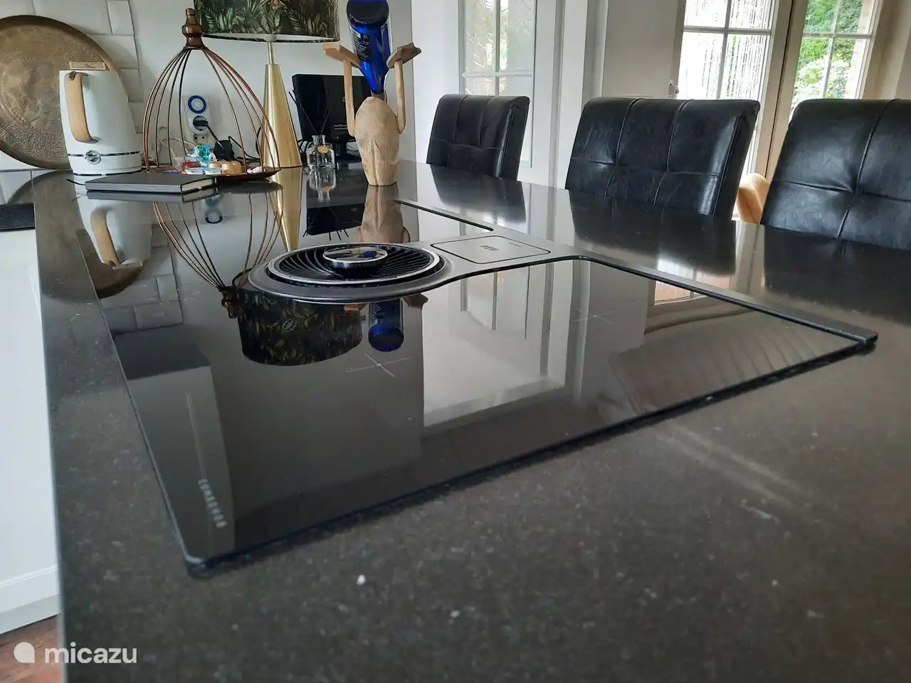 The kitchen is equipped with an induction hob.