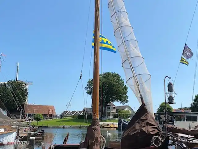 Aaltjes Hoeve | Pays-Bas, Gueldre, Ermelo - maison de vacances Un bateau de pêche avec l'ancien quai de Harderwijk en arrière-plan est à deux pas