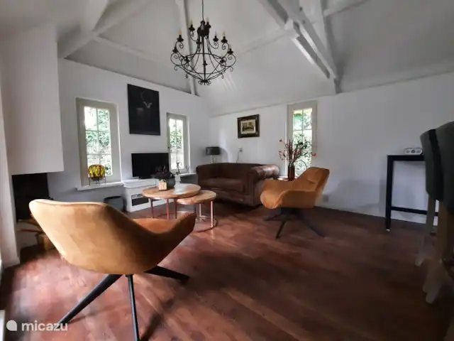 Aaltjes Hoeve | Pays-Bas, Gueldre, Ermelo - maison de vacances L'espace de vie n'a pas de sol et a donc un effet spatial. La maison dispose d'une connexion Wi-Fi et d'une télévision connectée avec un compte netflix.