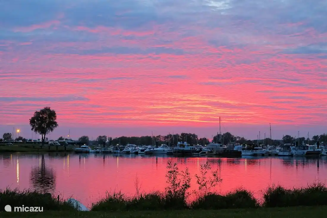 Port avec coucher de soleil