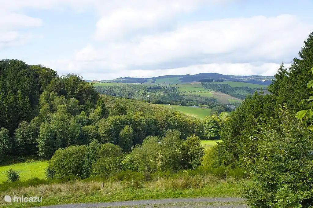 Schöne hügelige Landschaften des Sauerlandes