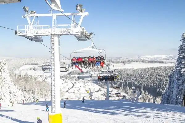 Das Skigebiet Winterberg ist 10 km entfernt
