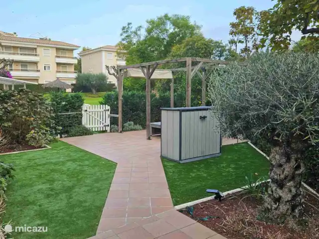 Casa Badia de S'agaro huren in Spanje, Costa Brava, Sant Feliu de Guíxols - geschakelde woning Onze zonnige tuin met directe toegang tot het gemeenschappelijk zwembad.