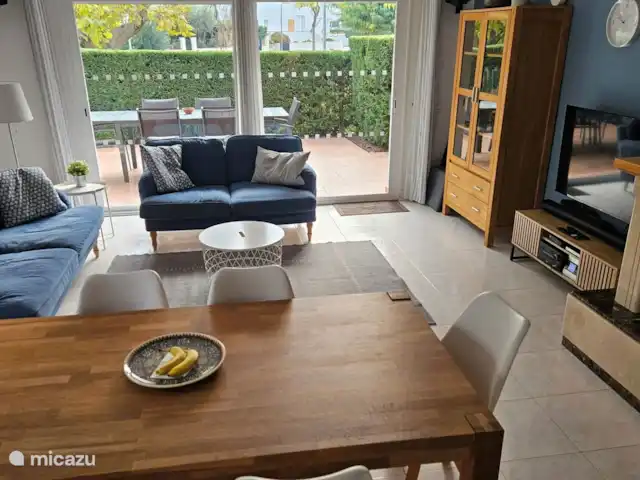 Casa Badia de S'agaro huren in Spanje, Costa Brava, Sant Feliu de Guíxols - geschakelde woning Ruime woon - eetkamer met smart-tv en Canal digitaal satelietmodem en glasvezel aansluiting en voor snel wifi door het hele huis.