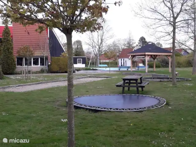 Onderdemolen en Países Bajos, Holanda Meridional, Stellendam - bungaló