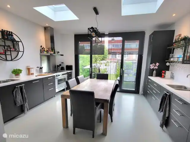 Grande maison de plage familiale, grand jardin | Pays-Bas, Hollande méridionale, La Haye - maison mitoyenne La cuisine avec table à manger