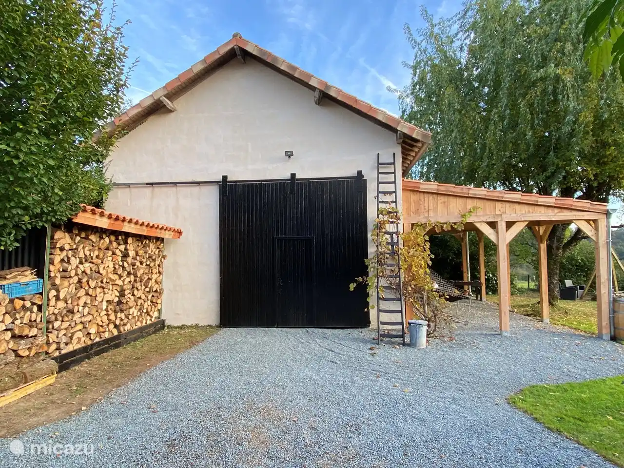 Workshop with courtyard