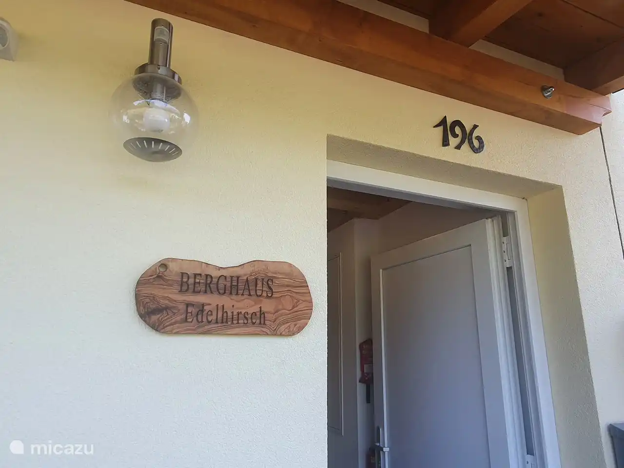 Porte d'entrée Berghaus Edelhirsch