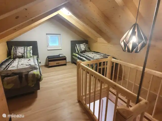 Berghaus Edelhirsch | Autriche, Carinthie, Arnoldstein - chalet Troisième chambre au deuxième étage, avec trois lits simples avec sommier à ressorts