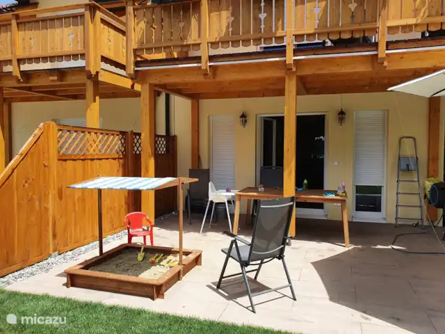 Berghaus Edelhirsch | Autriche, Carinthie, Arnoldstein - chalet Bac à sable recouvrable sur la terrasse