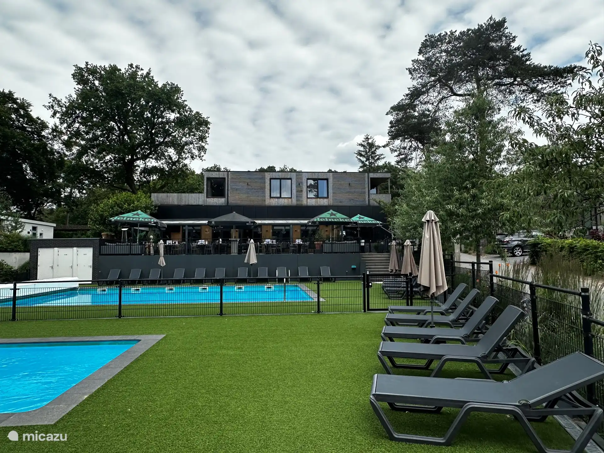 Schwimmbäder und Grand Café des Parks