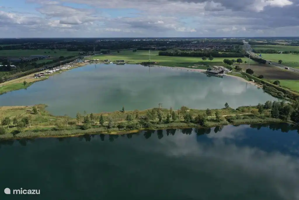Luftaufnahme Nijstad mit Blick auf das Ferienhaus.