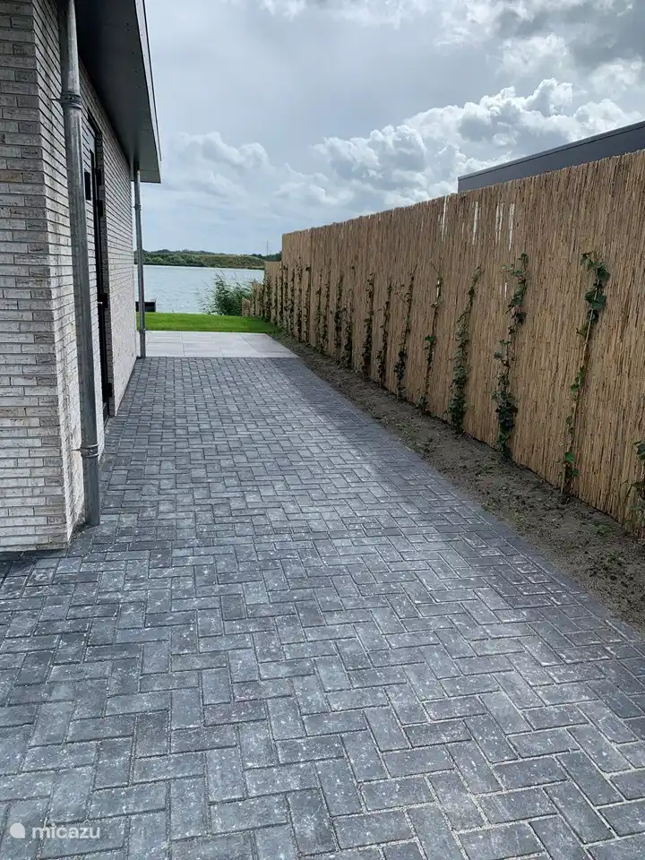 Haus-/Gartenseite, Trennung zum Nachbarn