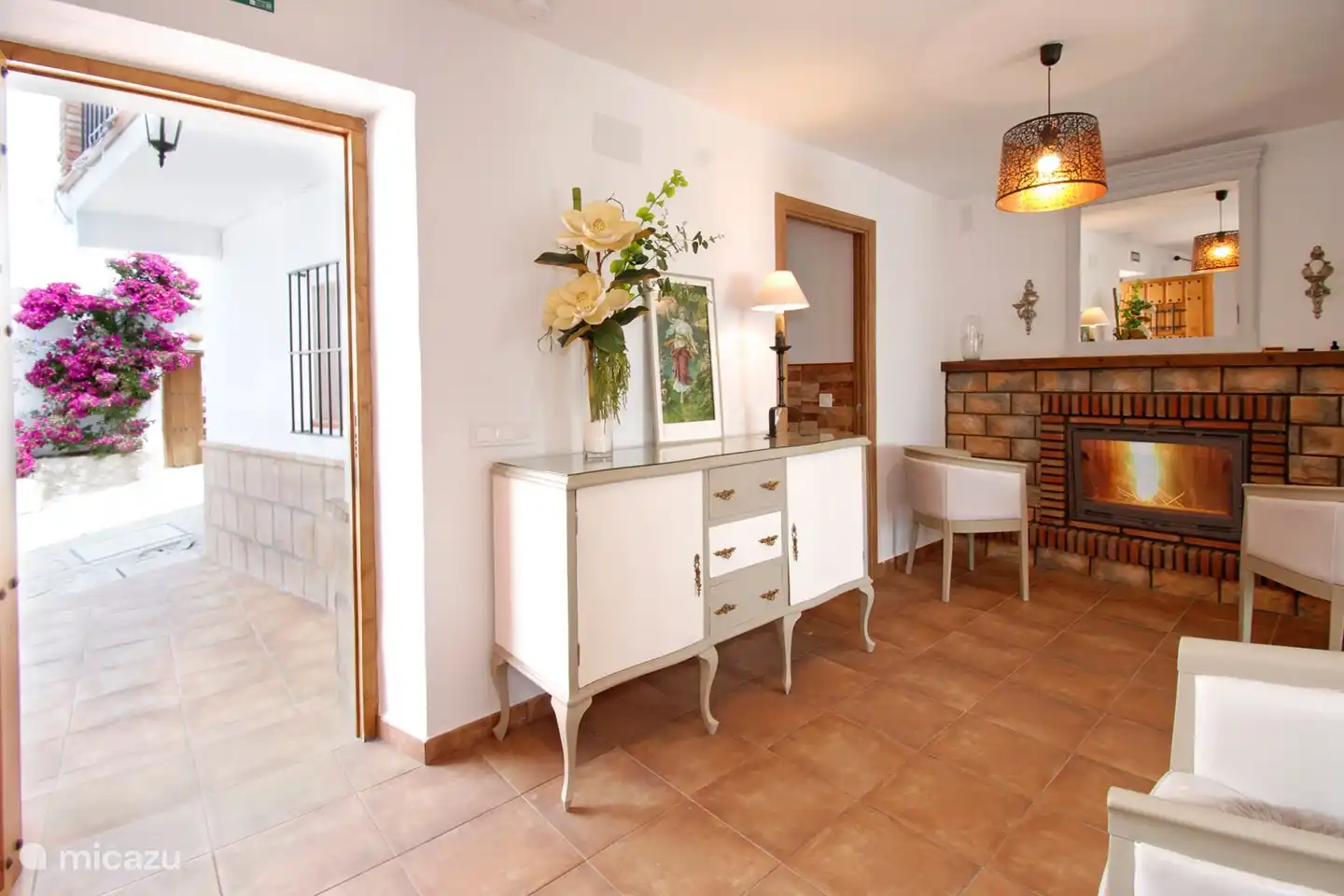 Nous avons même restauré les meubles d'origine et les avons combinés avec des meubles modernes. Nous ne voulions pas perdre l'âme de la maison dans laquelle nous avons grandi.