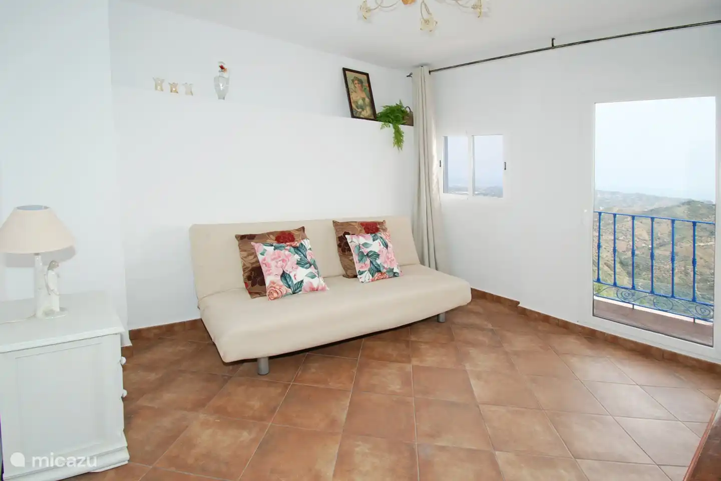 Un salon chill-out au premier étage pour ceux qui en ont besoin, et avec vue.