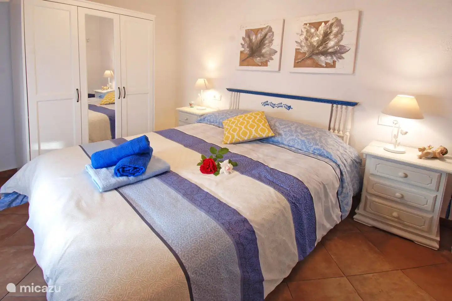 La deuxième chambre s'ouvre également sur le balcon.