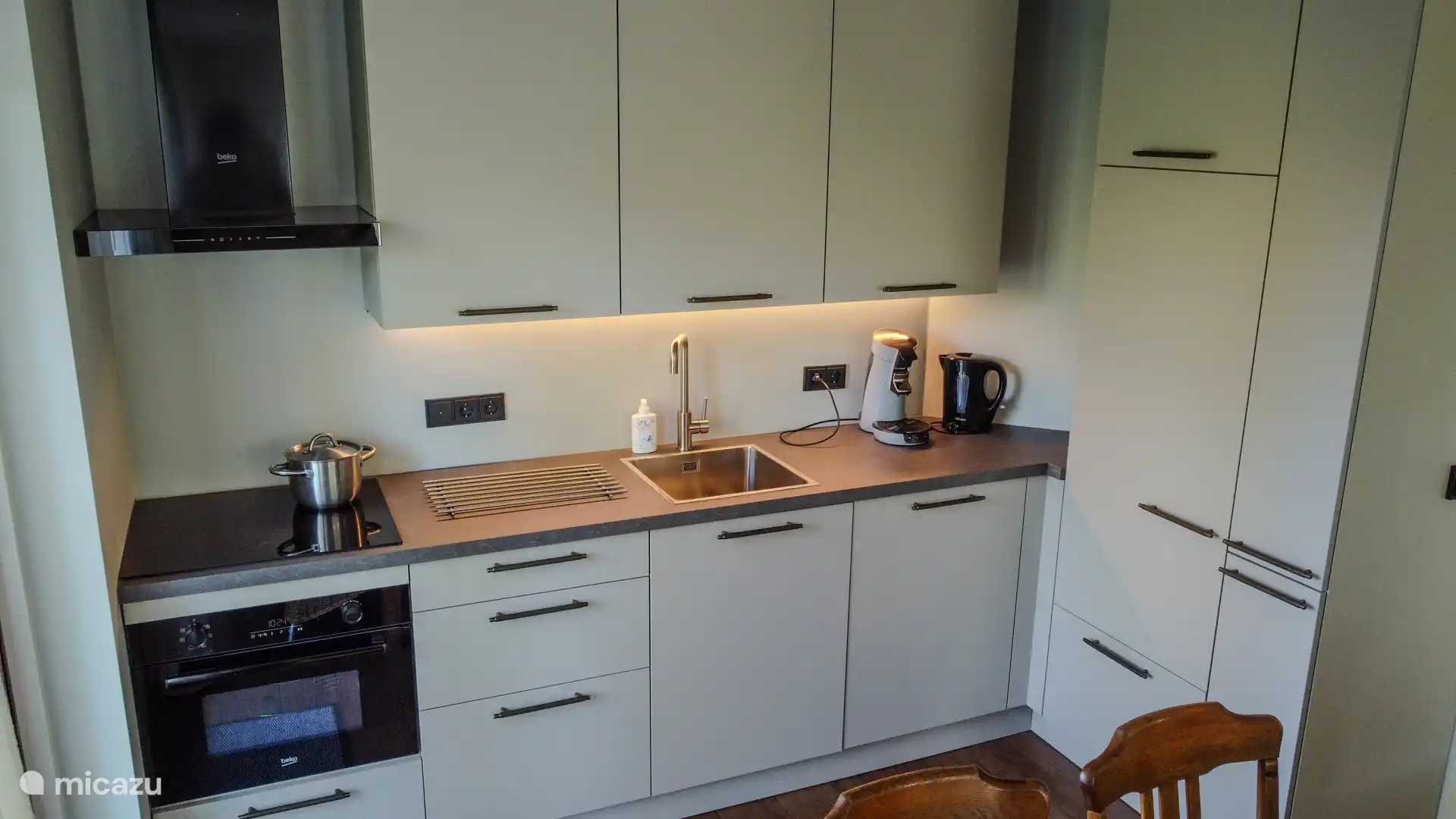 Nieuwe moderne keuken