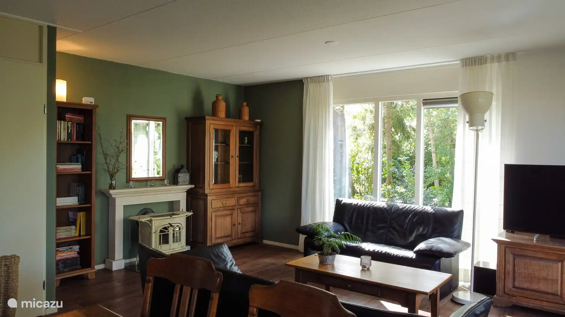 Woonkamer met houtkachel