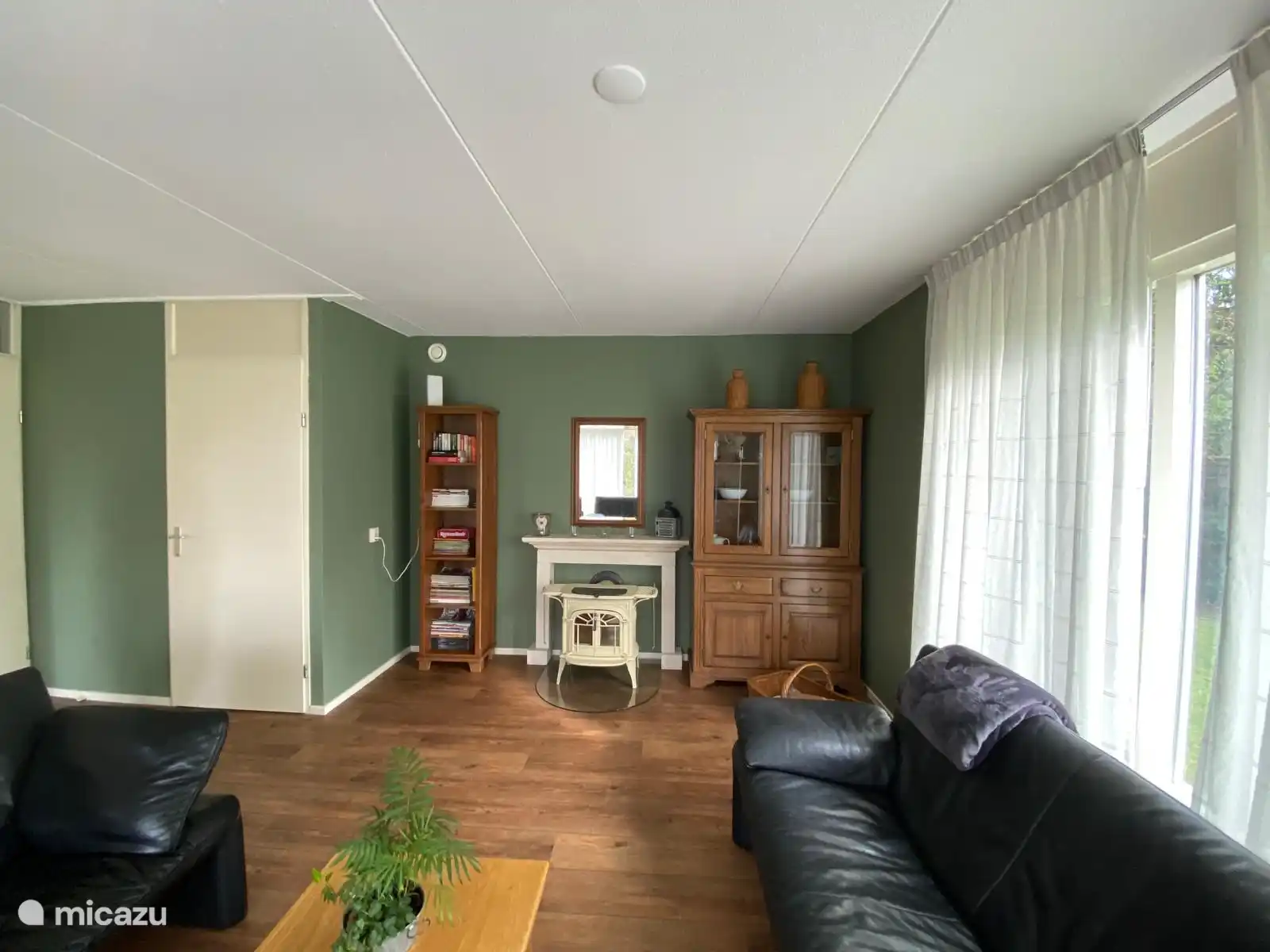 Wohnzimmer mit Holzofen