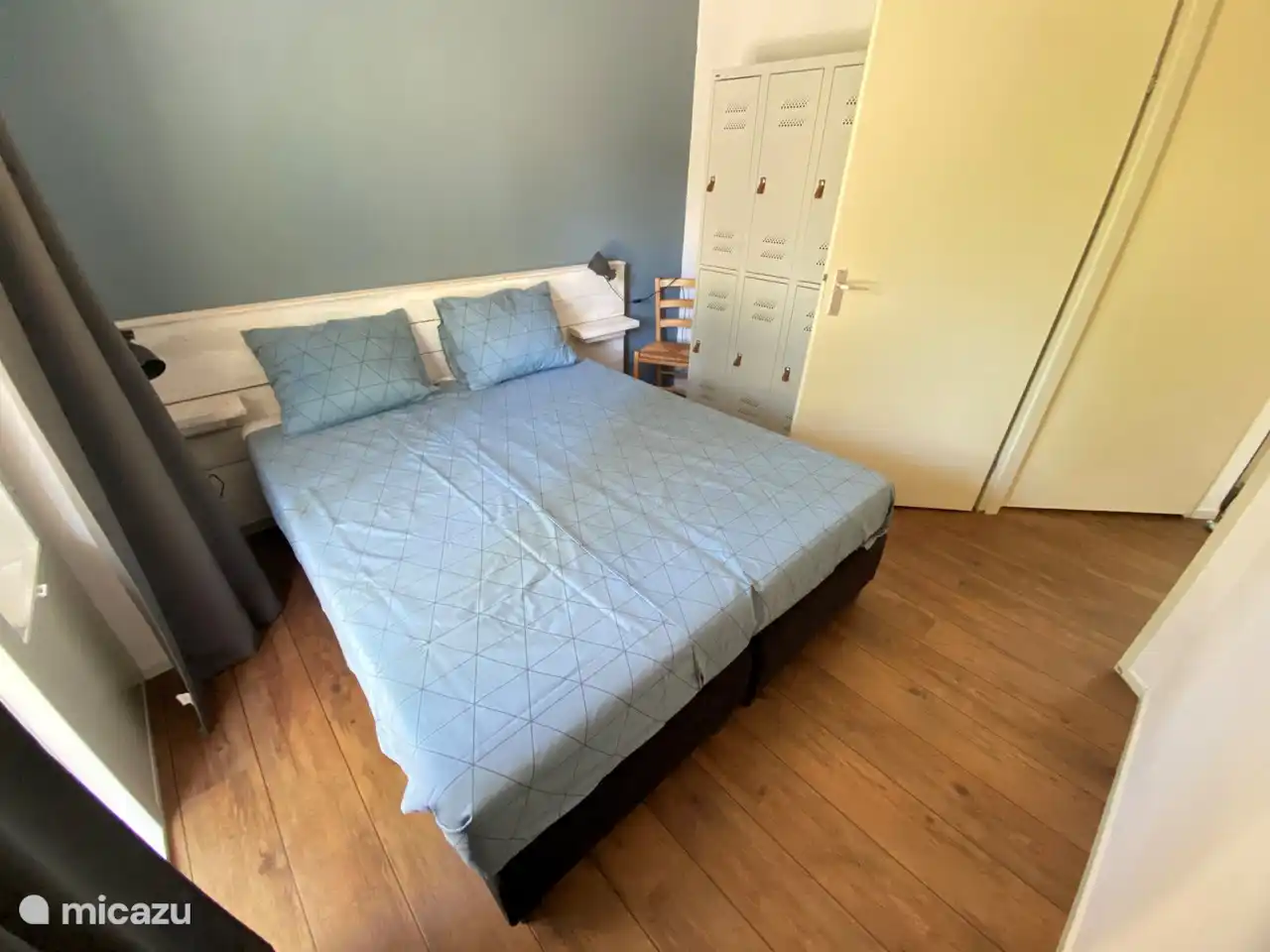 Schlafzimmer 1 im Erdgeschoss mit Abstellraum