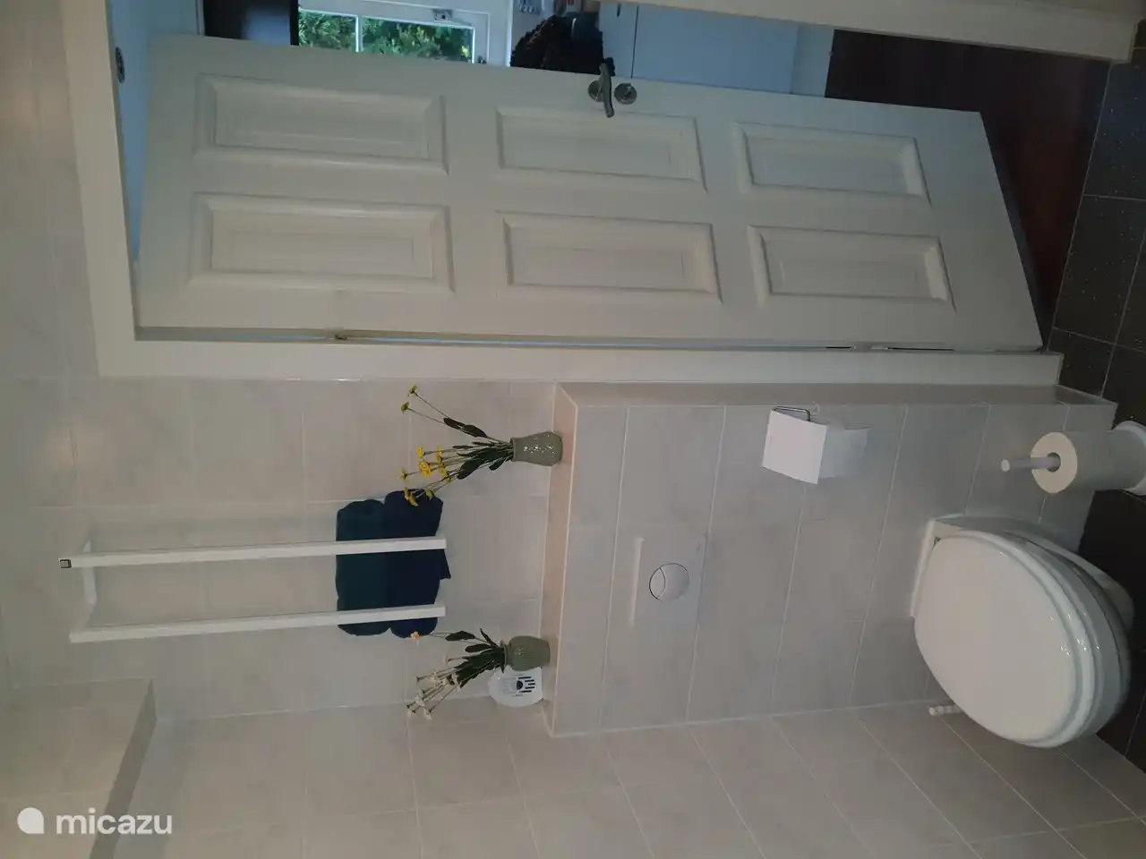 Andere Seite des Badezimmers