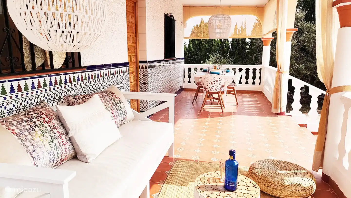 Grote veranda voor de zwoele zomeravonden.