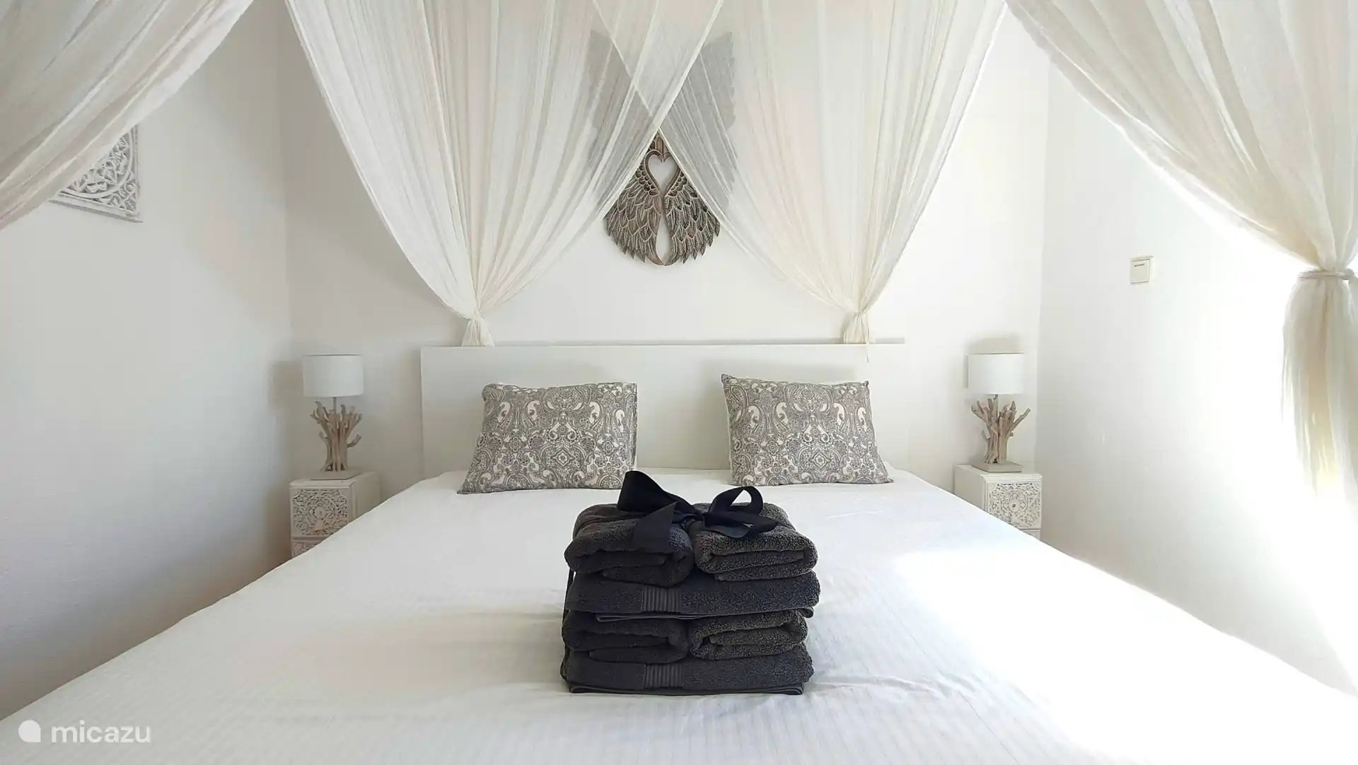 Grote 2-persoons slaapkamer (van 2) op 1e verdieping, met airco/verwarming. 