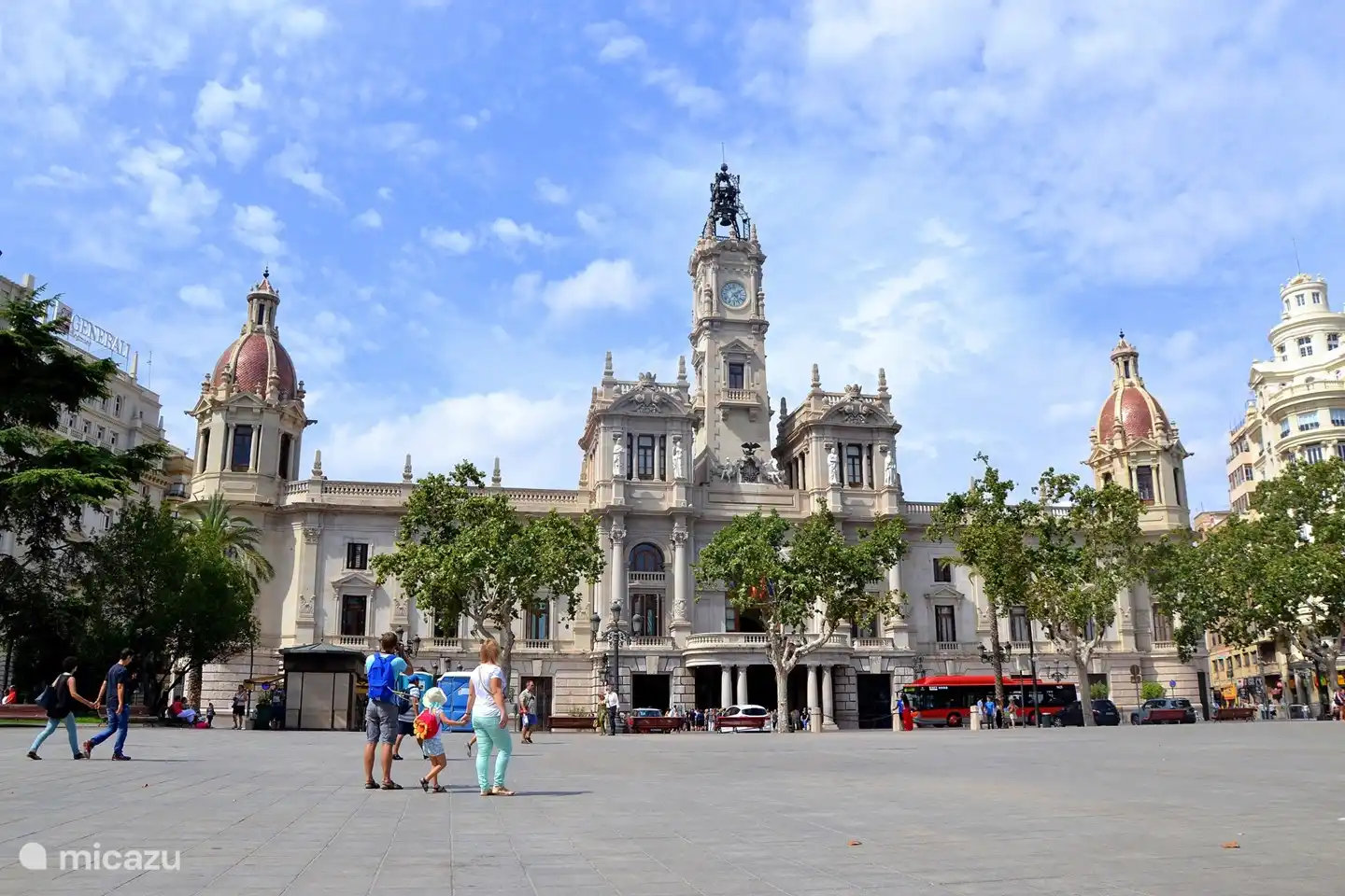 Het postkantoor van Valencia is echt een bezienswaardigheid. Het valt bijna niet meer op tussen alle overige prachtige gebouwen in de stad.