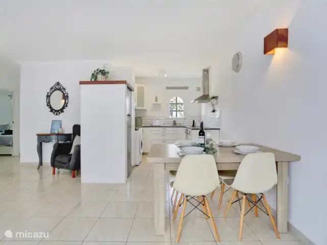 bungaló en España, Fuerteventura, Corralejo – Brisa del Mar Fuerteventura Salón con cocina abierta