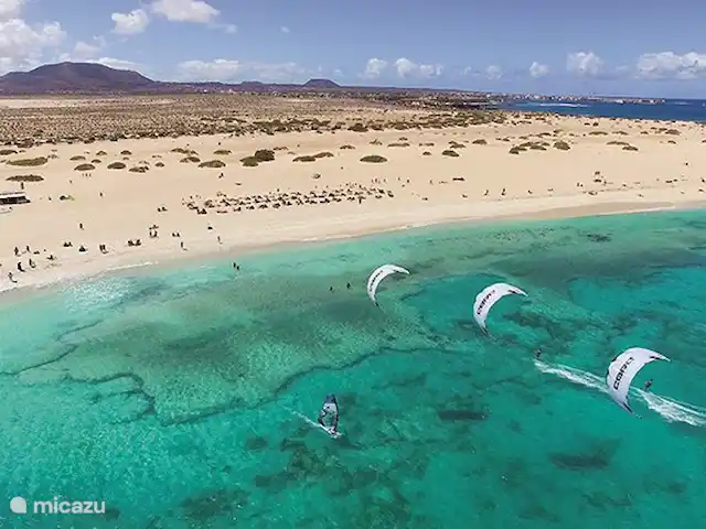 bungaló en España, Fuerteventura, Corralejo – Brisa del Mar Fuerteventura Flagbeach hermosa agua azul clara a poca distancia de la casa