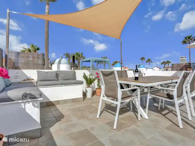bungaló en España, Fuerteventura, Corralejo – Brisa del Mar Fuerteventura La azotea con vistas al mar.