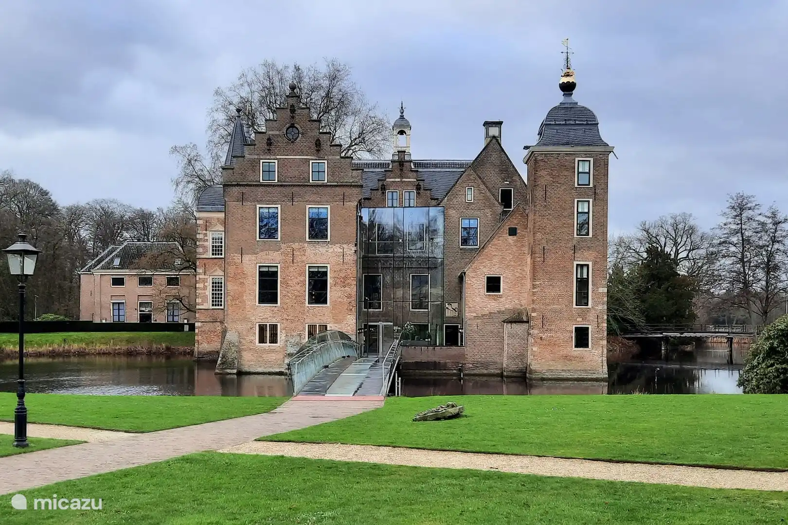 In der Gegend gibt es viel zu tun und zu entdecken. Schlösser, Museen, Wandern, Radfahren, Tierbeobachtungen, Weinberge, malerische Städte und möglicherweise. am Samstagnachmittag Motocross hinter dem Park. Weitere Informationen finden Sie unter „Tipps vom Vermieter“ auf dieser Seite.