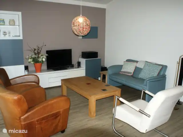 Casa de vacaciones Bos y Henk Achterhoek en Países Bajos, Güeldres, Halle - casa vacacional El amplio salón comedor está amueblado de forma atractiva. Déjate sorprender gratamente. Un excelente sistema de sonido Bose está disponible: reproduzca nuestros DVD/CD o traiga el suyo propio.