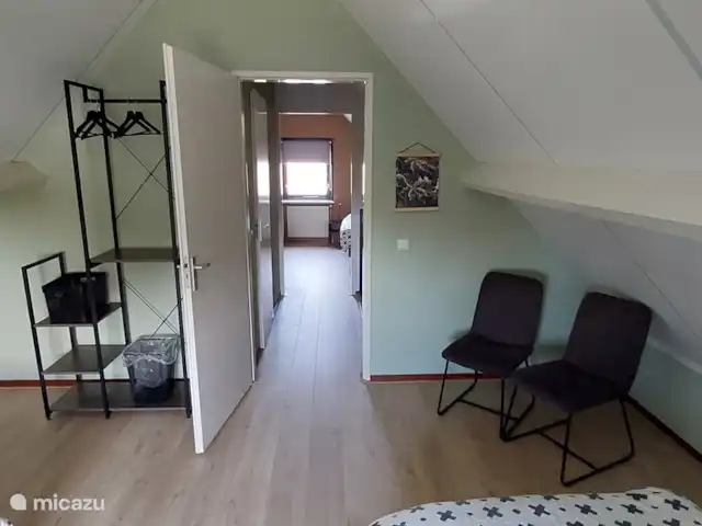 Hûske twa | Pays-Bas, Frise, Oudwoude - maison de vacances Les deux chambres à l'étage avant supérieur disposent de lits 90x200 (2 dans chaque chambre). Les lits sont équipés de matelas Emma pour un confort de sommeil optimal.