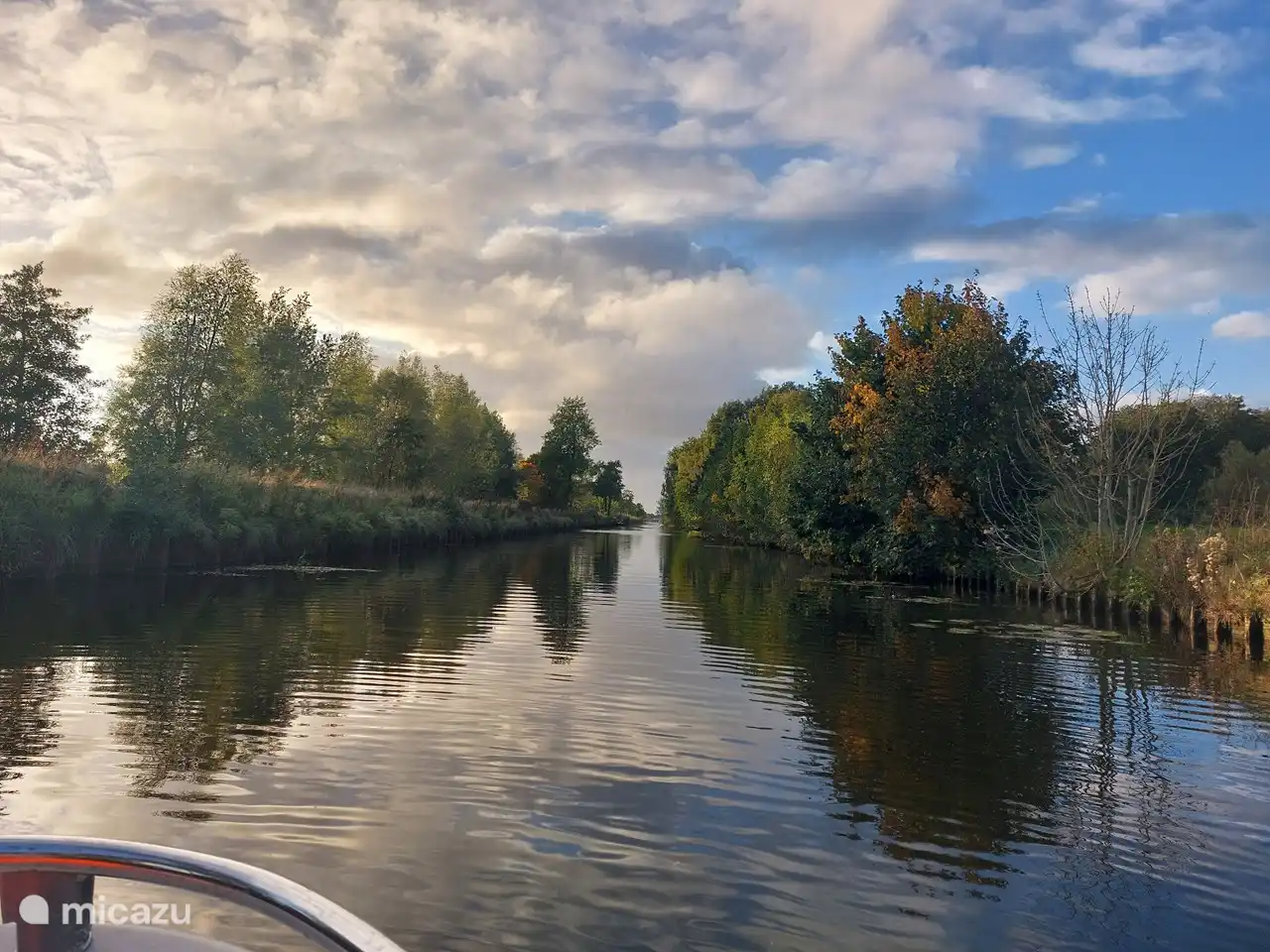 varen met de boot over de trekvaart begin oktober 2022. 