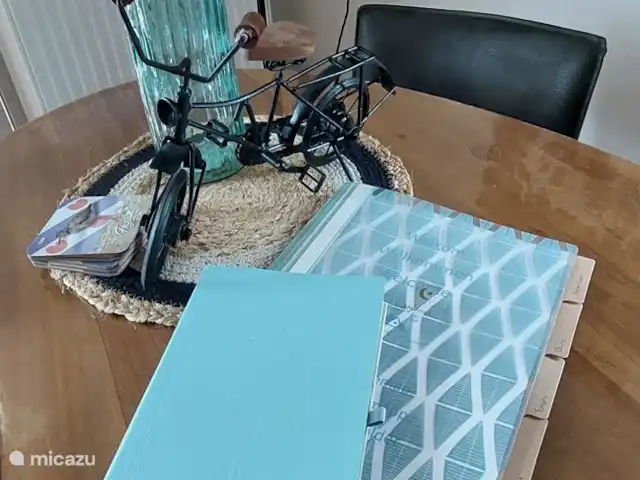 Hûske twa | Pays-Bas, Frise, Oudwoude - maison de vacances Notre livre d'or est sur notre table. Vous y trouverez, entre autres, les meilleurs conseils des précédents clients. Le dossier d'information est rédigé en néerlandais, allemand et anglais.