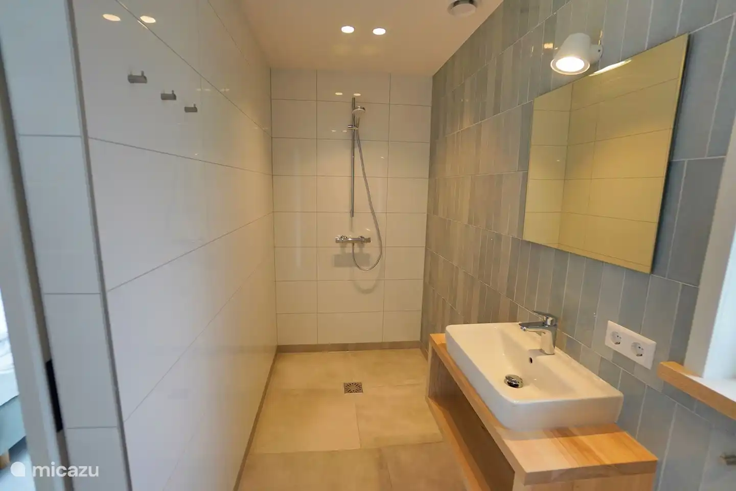 Badezimmer und Suite im Erdgeschoss