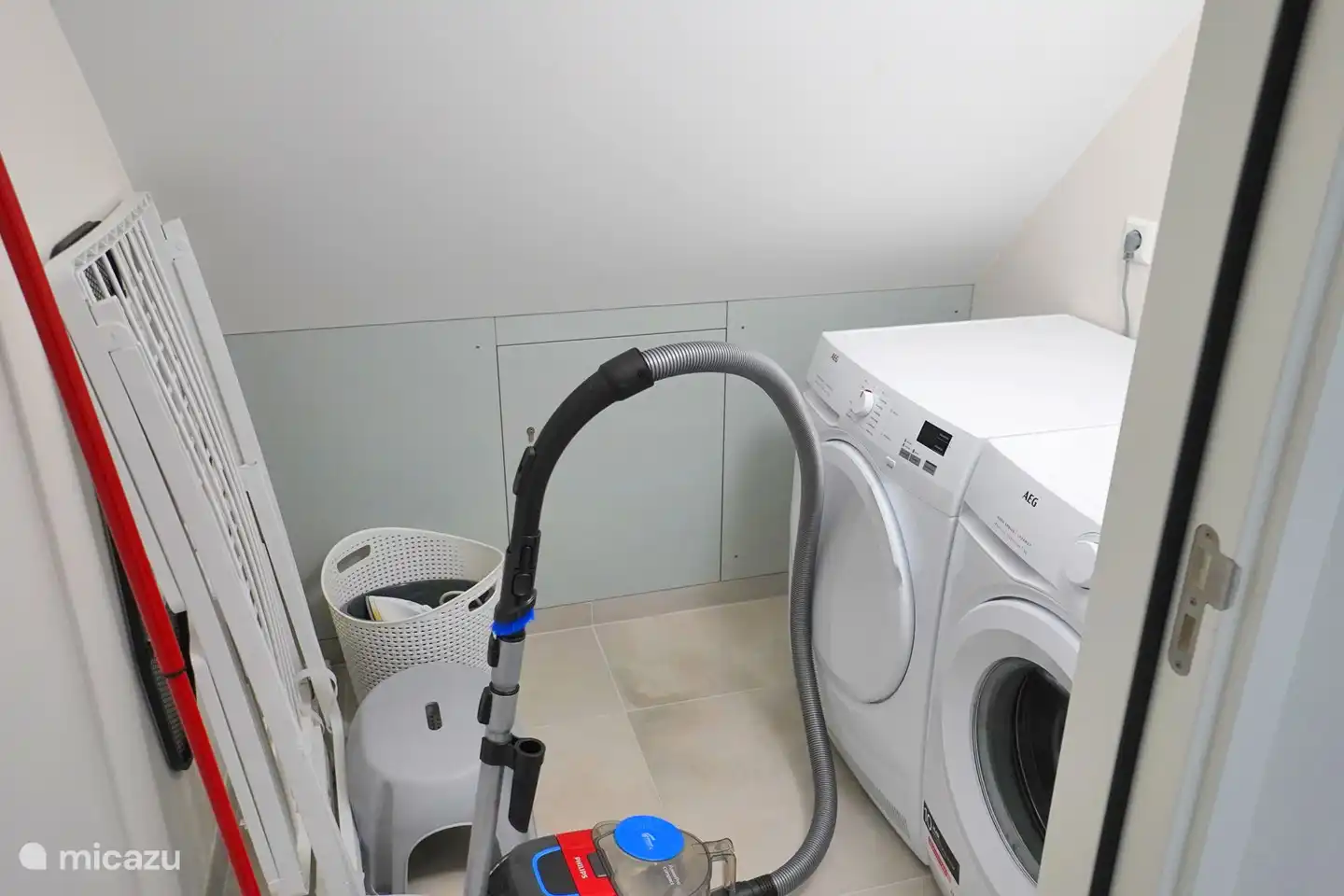 Abstellraum mit Waschmaschine und Trockner im Obergeschoss