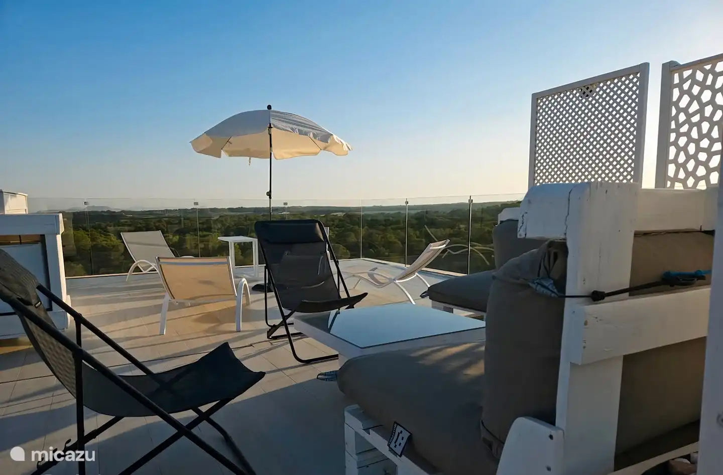 
Sonnenuntergang auf der Terrasse