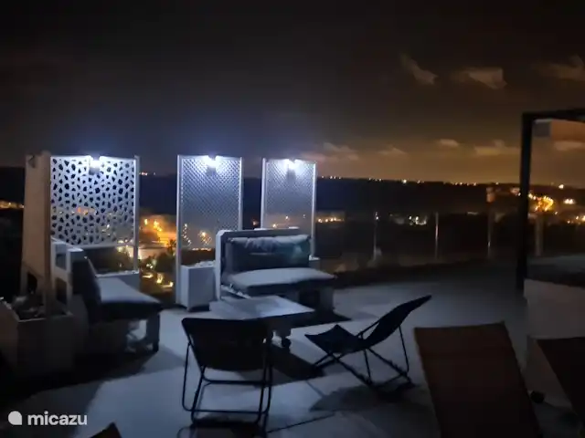 The Panoramic Penthouse huren in Spanje, Costa Blanca, Orihuela Costa - appartement nachtzicht op het terras