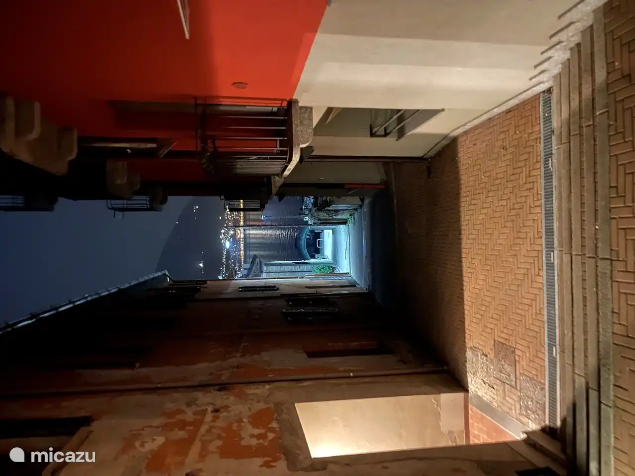 Baja estas escaleras y estás en el lago.