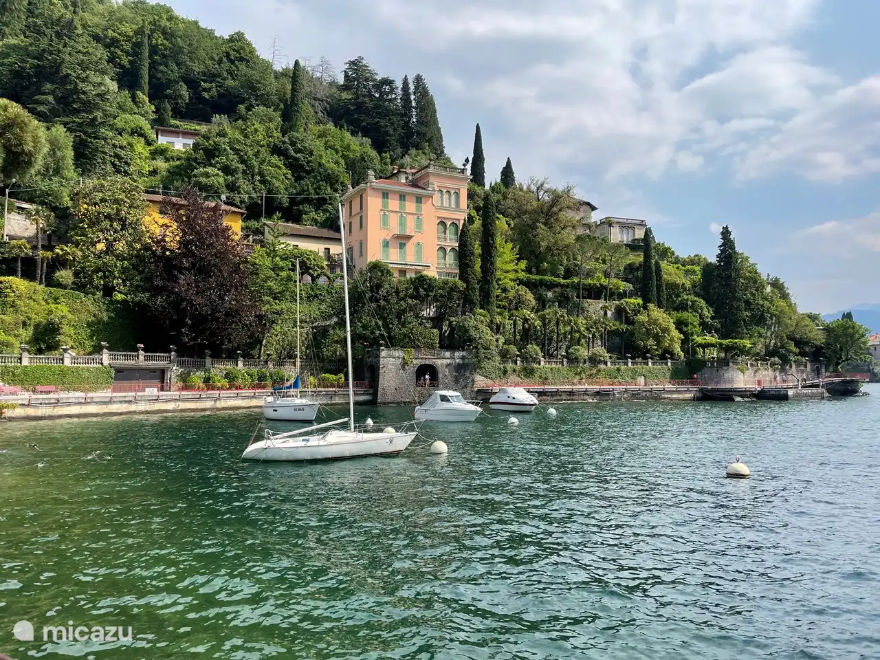 Vista desde el lago en Varenna