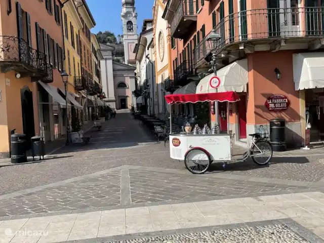 apartamento en Italia, Lago de Como, Acquaseria – Apartamento Ulivo 18 con vista al lago calle comercial menaggio