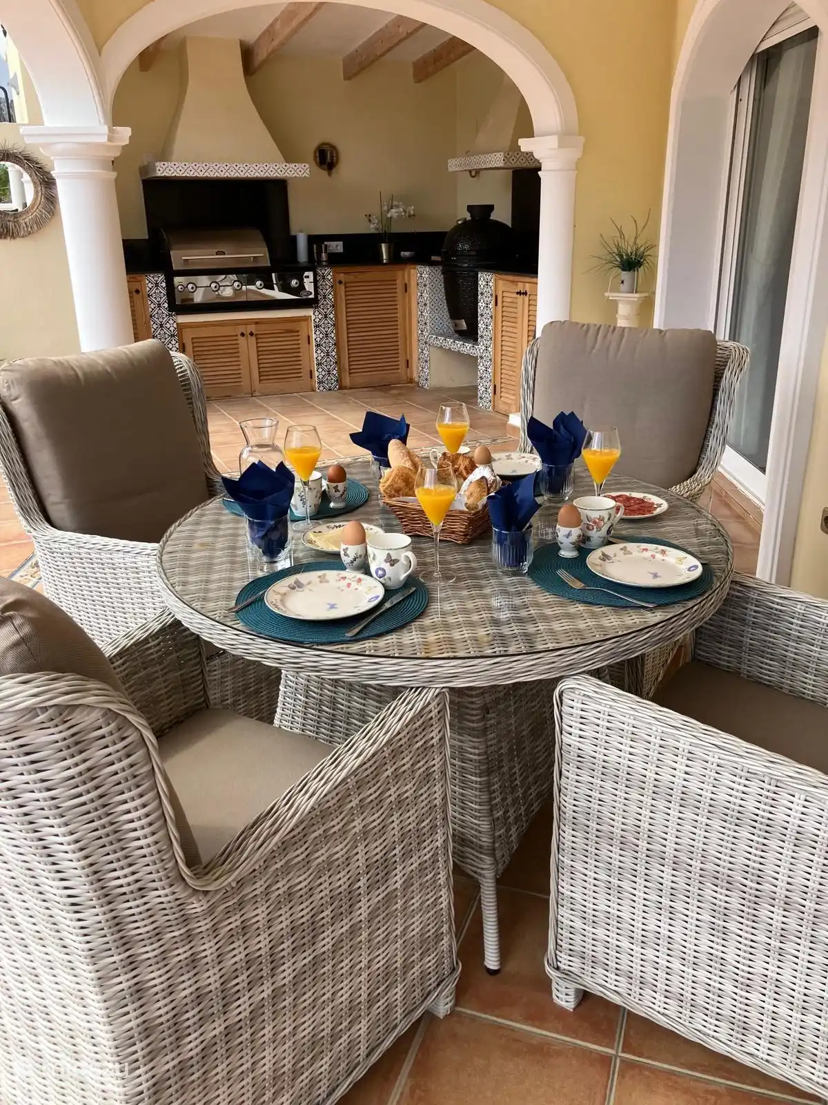 Table à manger - terrasse couverte (naya)