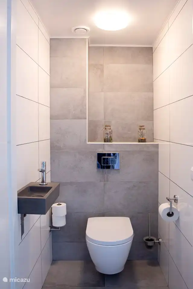 2x a separate toilet on the ground floor and on the 1st floor