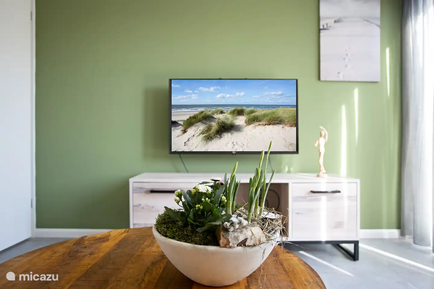 Sitting area with TV