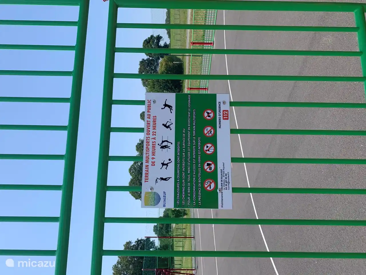 Sportplatz mit Fußballkäfig-Tennisplatz fußläufig erreichbar (kostenlos)