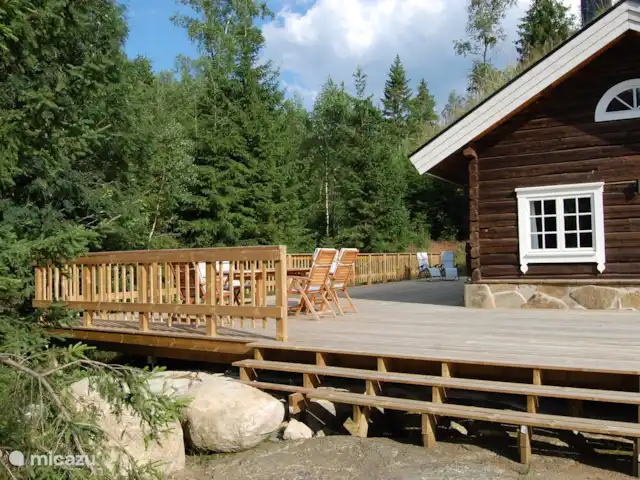 Latitude | Suède, Västergötland, Torestorp - cabane en bois / lodge façade terrasse