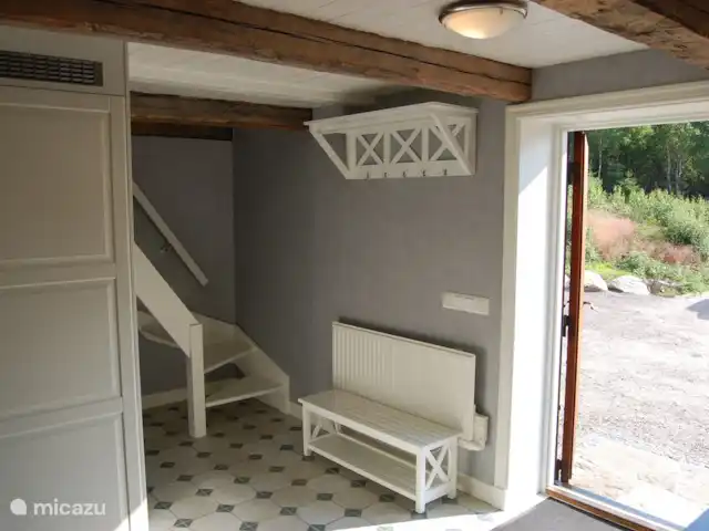 Latitude | Suède, Västergötland, Torestorp - cabane en bois / lodge hall d'entrée
